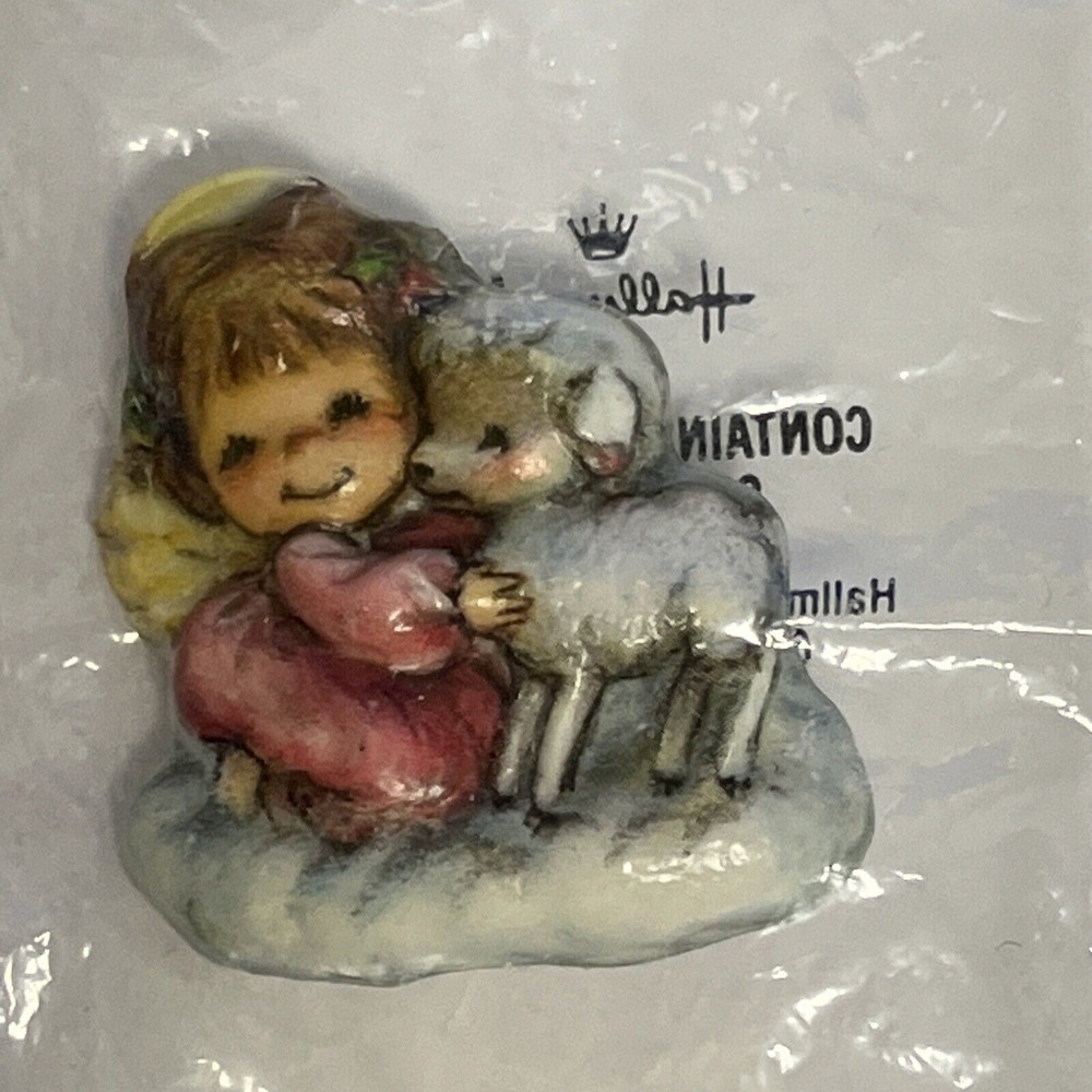 Hallmark Vintage 1976 Hamilton Angel Lamb Charmer Holiday Pin 3D